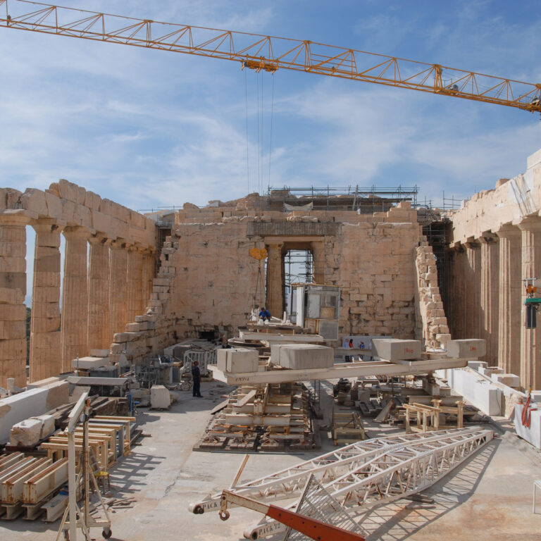 Ο σηκός του Παρθενώνα κατά τη διάλυση του εσωτερικού γερανού Derrick. Άποψη από τα ανατολικά.(2017).