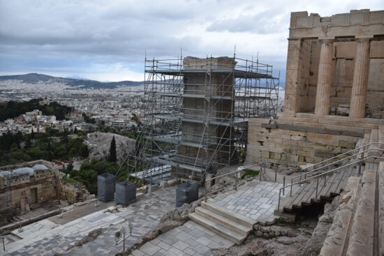 Άποψη του Βάθρου του Αγρίππα μετά την εγκατάσταση του ικριώματος